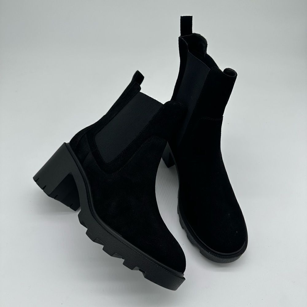 Jolt Chelsea Boot (Women)
Lisa Vicky